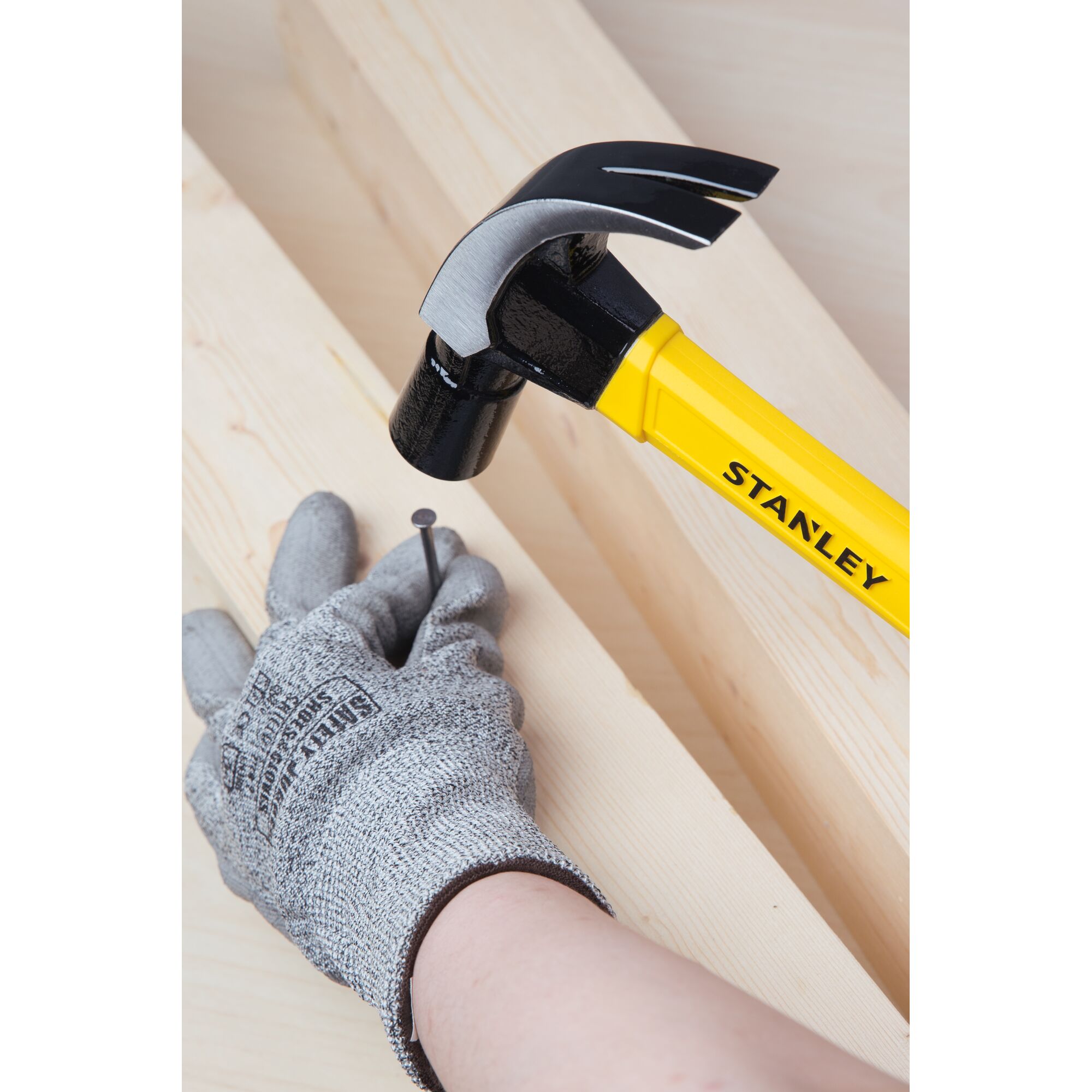 16 oz Hammer With Fiberglass Handle | STANLEY