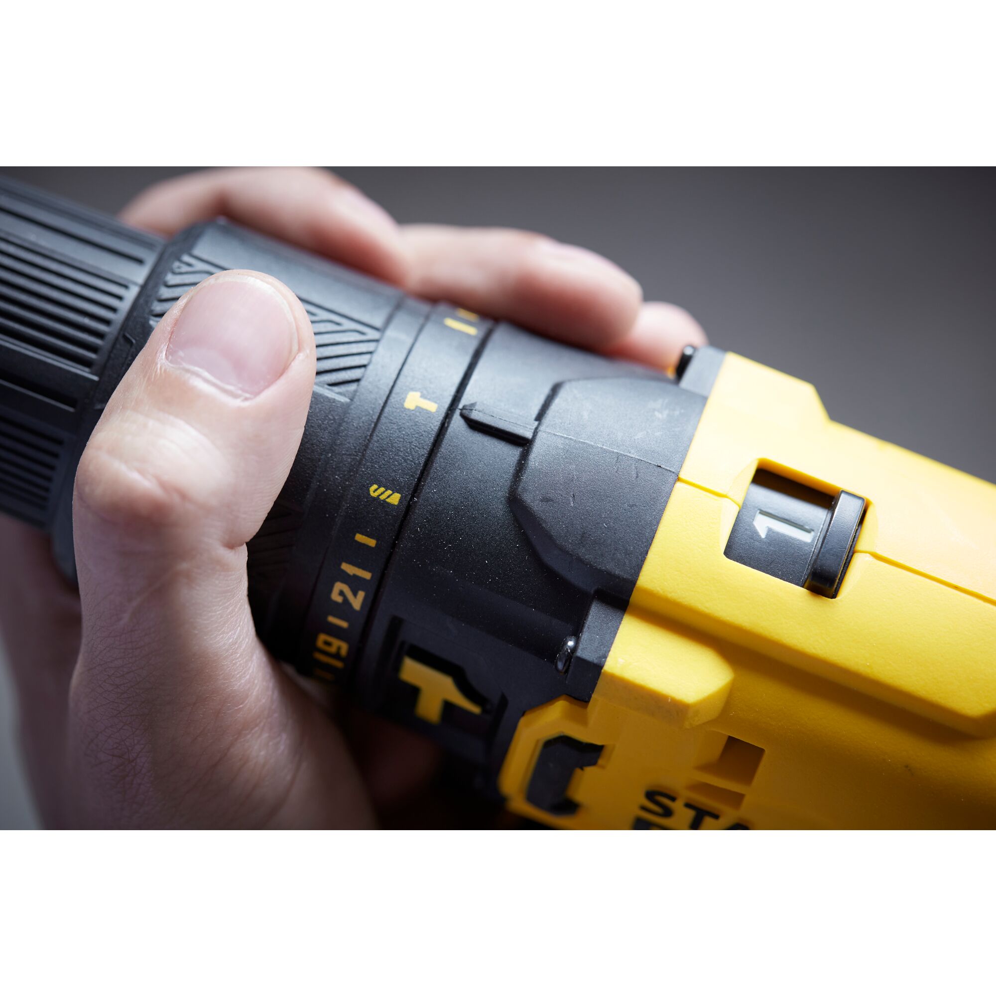 KIT 20V HAMMER DRILL 119ACC TOOLBOX 19"